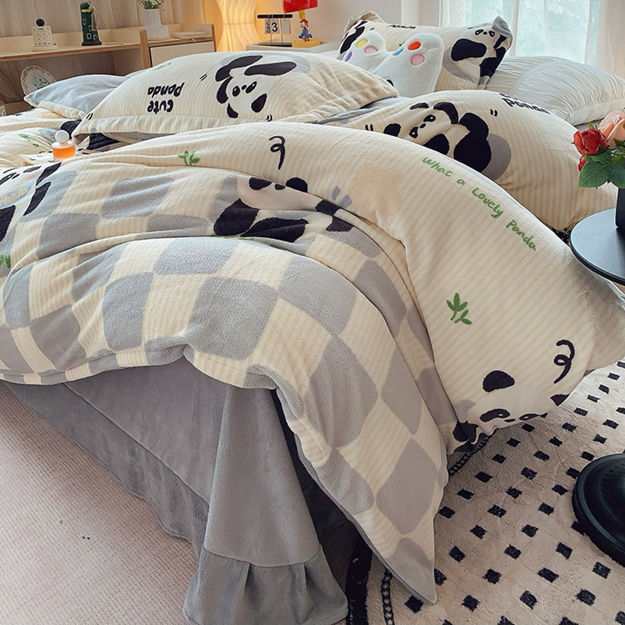 91家纺网 家纺一手货源 找家纺 奈萝家纺 2025新款加厚小清新印花牛奶绒三件套四件套 小熊猫灰