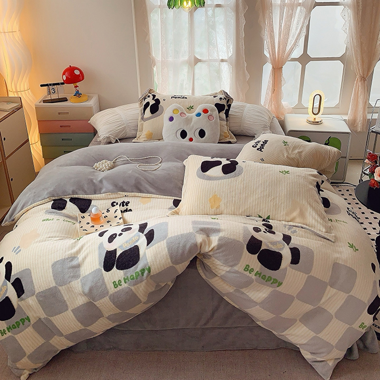 91家纺网 家纺一手货源 找家纺 奈萝家纺 2025新款加厚小清新印花牛奶绒三件套四件套 小熊猫灰