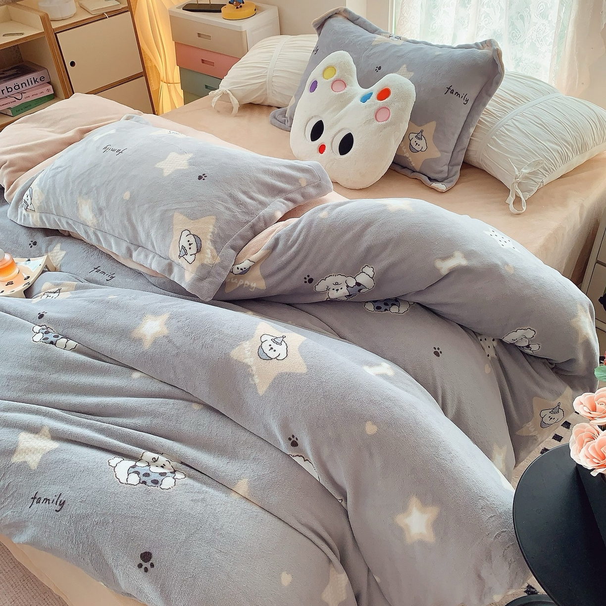 91家纺网 家纺一手货源 找家纺 奈萝家纺 2025新款加厚小清新印花牛奶绒三件套四件套 星际宝贝