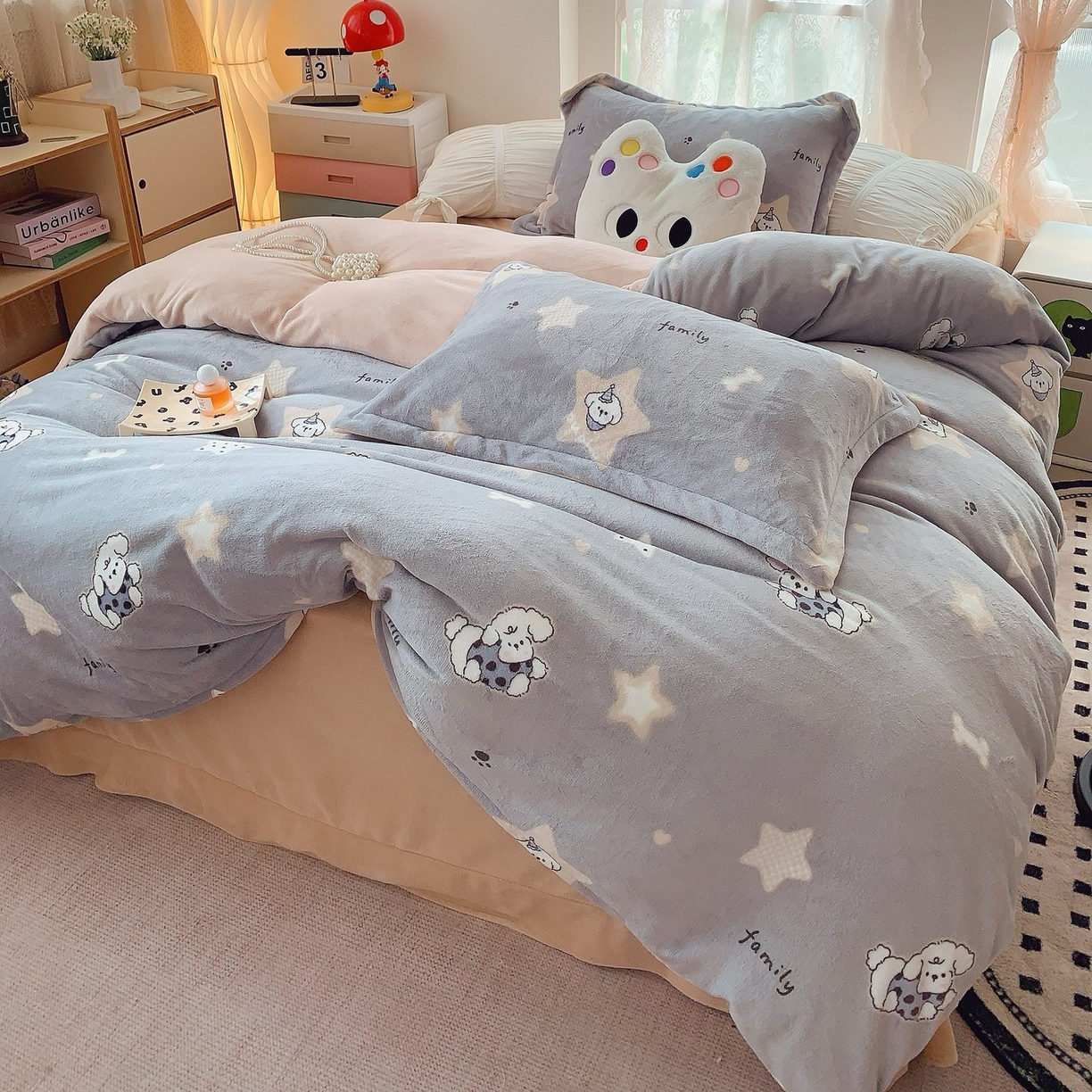 91家纺网 家纺一手货源 找家纺 奈萝家纺 2025新款加厚小清新印花牛奶绒三件套四件套 星际宝贝