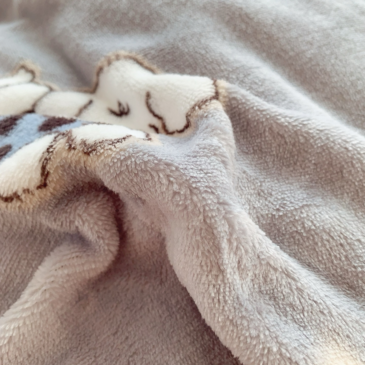 91家纺网 家纺一手货源 找家纺 奈萝家纺 2025新款加厚小清新印花牛奶绒三件套四件套 星际宝贝