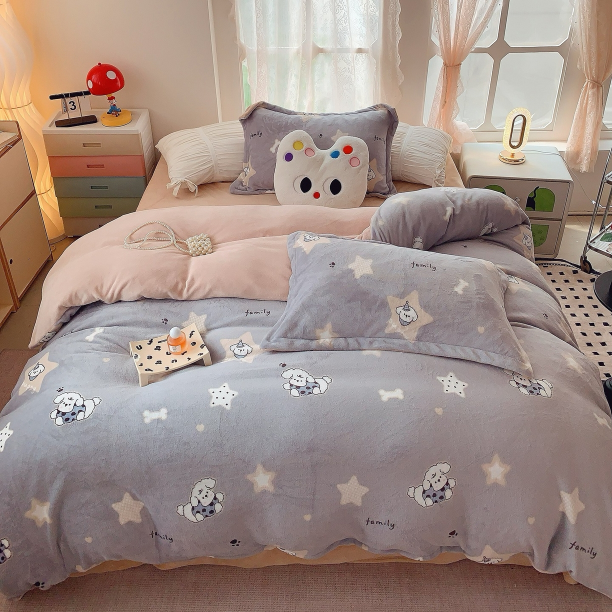 91家纺网 家纺一手货源 找家纺 奈萝家纺 2025新款加厚小清新印花牛奶绒三件套四件套 星际宝贝