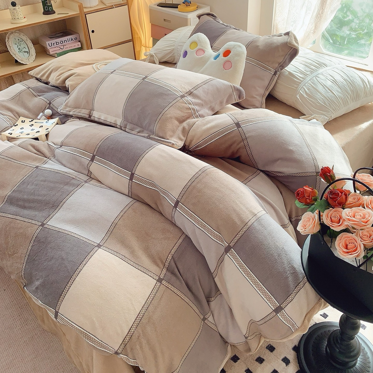 91家纺网 家纺一手货源 找家纺 奈萝家纺 2025新款加厚小清新印花牛奶绒三件套四件套 雅致格调