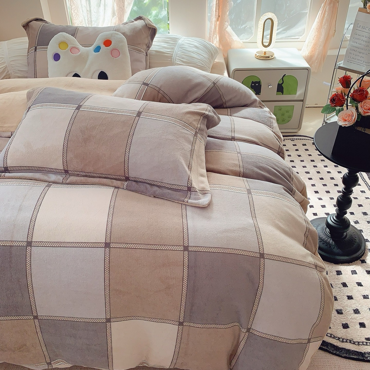 91家纺网 家纺一手货源 找家纺 奈萝家纺 2025新款加厚小清新印花牛奶绒三件套四件套 雅致格调