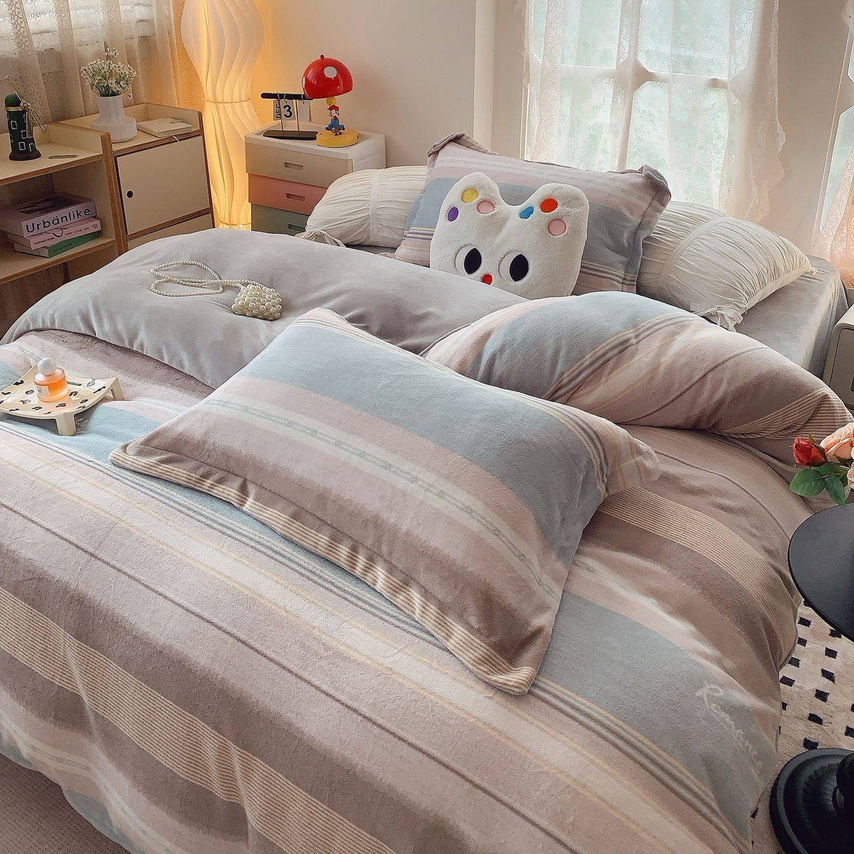 91家纺网 家纺一手货源 找家纺 奈萝家纺 2025新款加厚小清新印花牛奶绒三件套四件套 英伦之旅