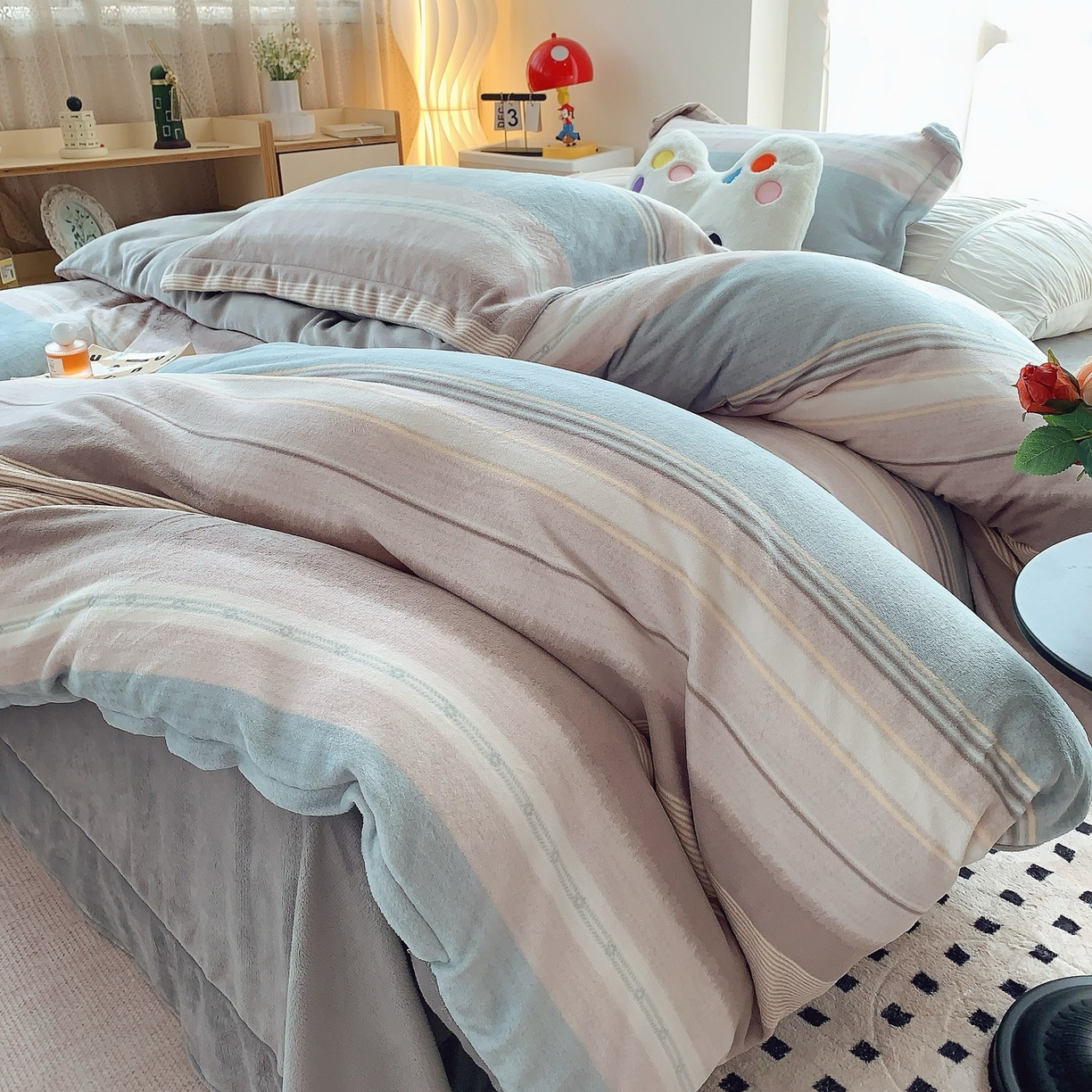 91家纺网 家纺一手货源 找家纺 奈萝家纺 2025新款加厚小清新印花牛奶绒三件套四件套 英伦之旅