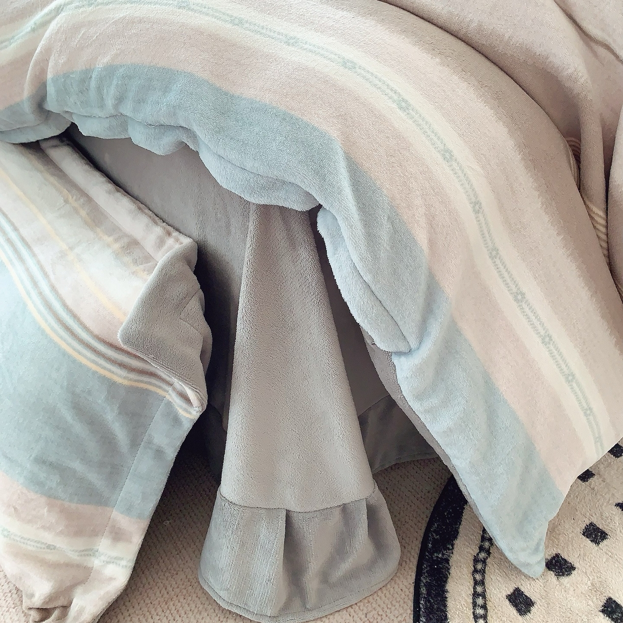 91家纺网 家纺一手货源 找家纺 奈萝家纺 2025新款加厚小清新印花牛奶绒三件套四件套 英伦之旅