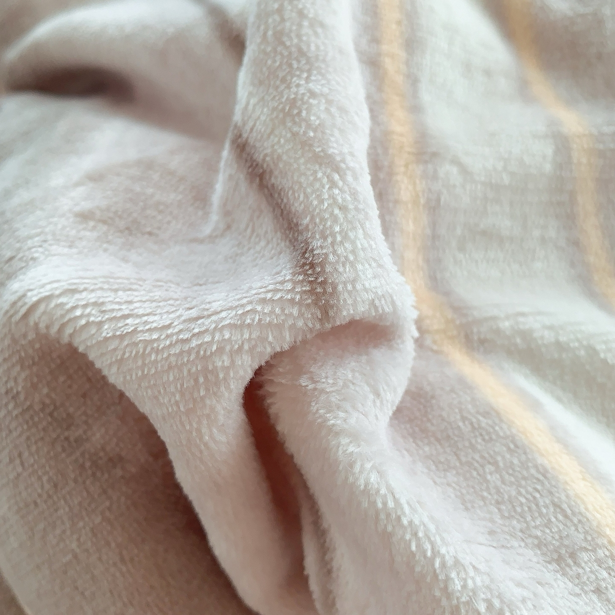 91家纺网 家纺一手货源 找家纺 奈萝家纺 2025新款加厚小清新印花牛奶绒三件套四件套 英伦之旅