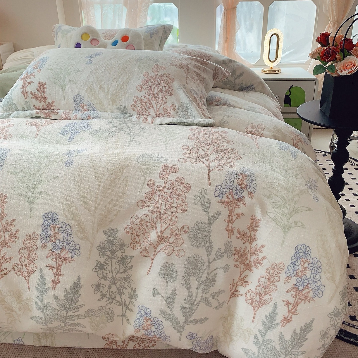 91家纺网 家纺一手货源 找家纺 奈萝家纺 2025新款加厚小清新印花牛奶绒三件套四件套 幽兰花谷