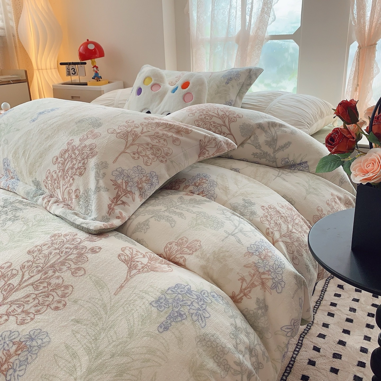 91家纺网 家纺一手货源 找家纺 奈萝家纺 2025新款加厚小清新印花牛奶绒三件套四件套 幽兰花谷