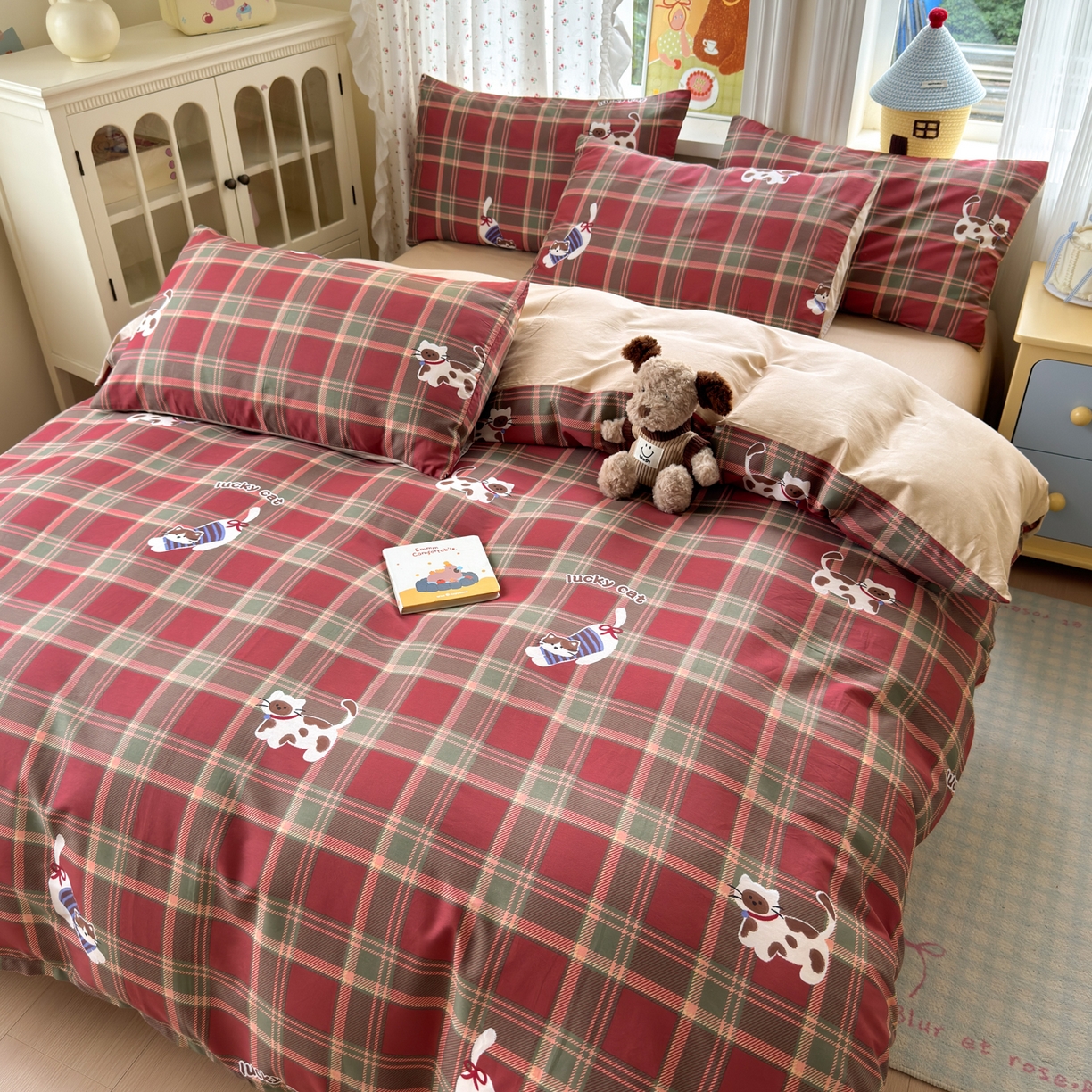 91家纺网 家纺一手货源 找家纺 清雅福 2026春夏新品全棉13070萌趣系列四件套 呆萌喵-圣诞格