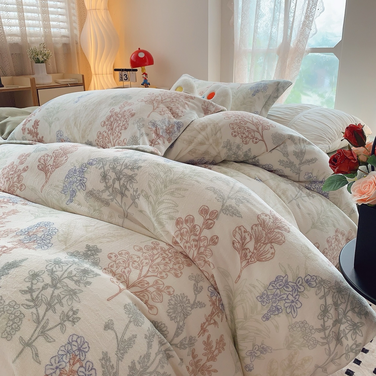 91家纺网 家纺一手货源 找家纺 奈萝家纺 2025新款加厚小清新印花牛奶绒三件套四件套 幽兰花谷