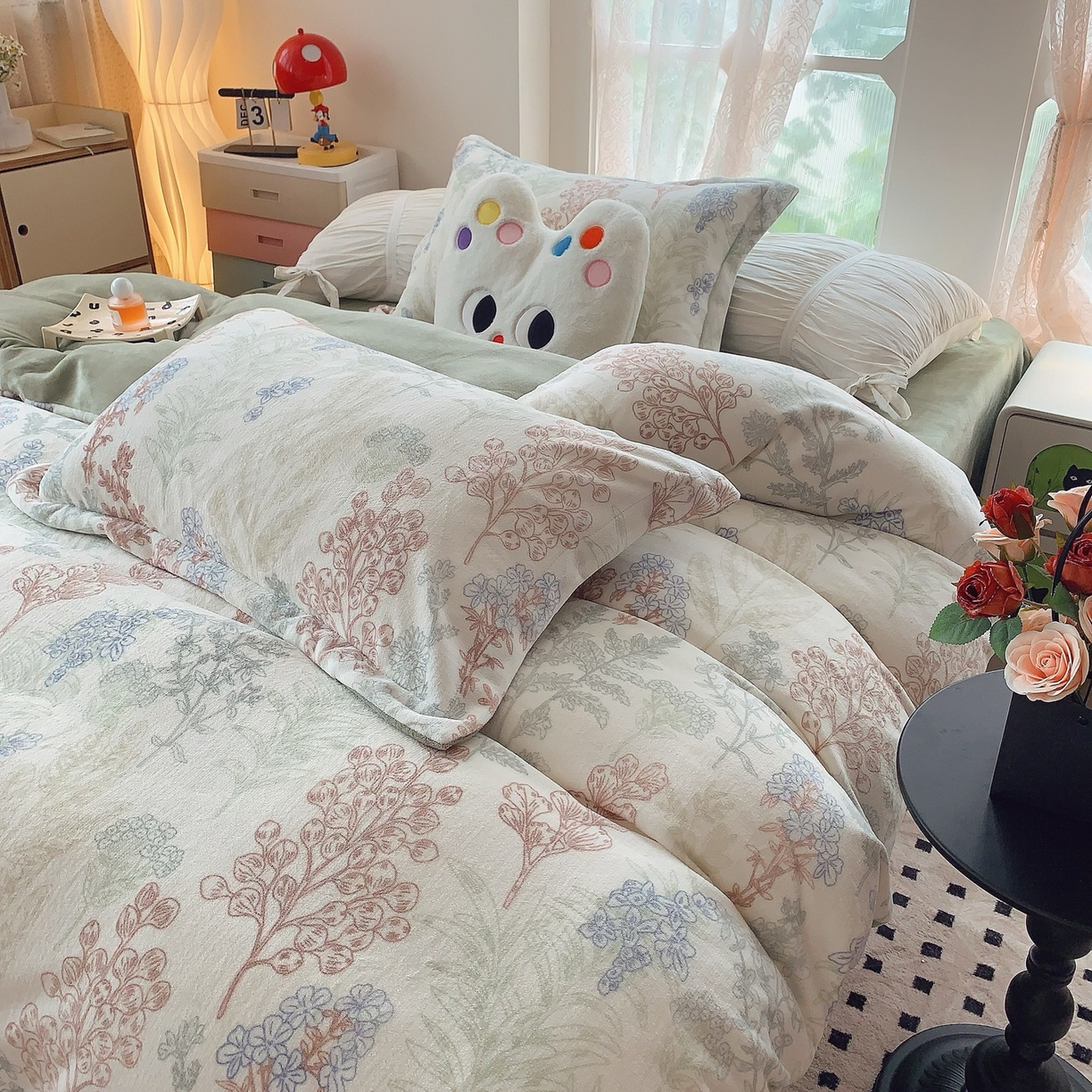 91家纺网 家纺一手货源 找家纺 奈萝家纺 2025新款加厚小清新印花牛奶绒三件套四件套 幽兰花谷