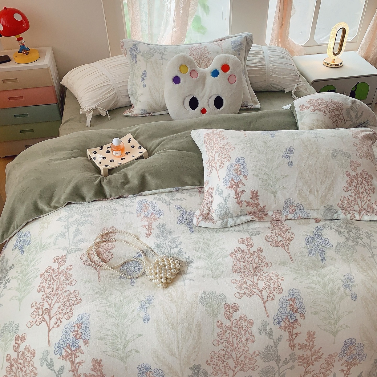 91家纺网 家纺一手货源 找家纺 奈萝家纺 2025新款加厚小清新印花牛奶绒三件套四件套 幽兰花谷