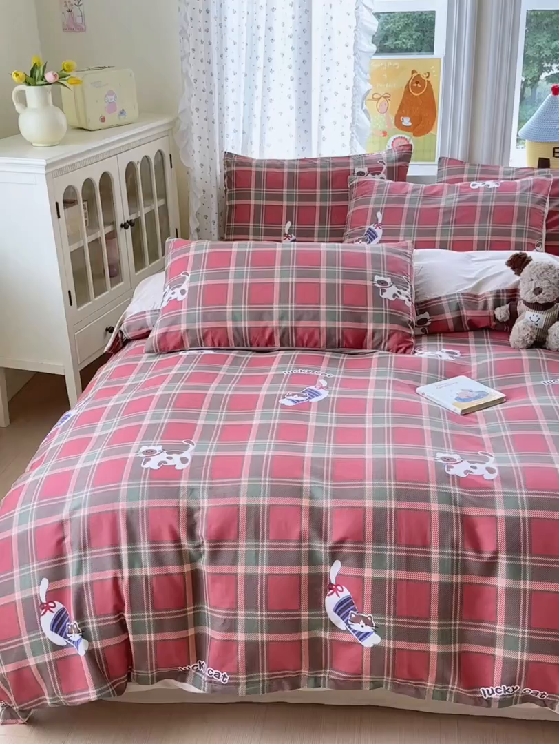 91家纺网 家纺一手货源 找家纺 清雅福 2026春夏新品全棉13070萌趣系列四件套 呆萌喵-圣诞格