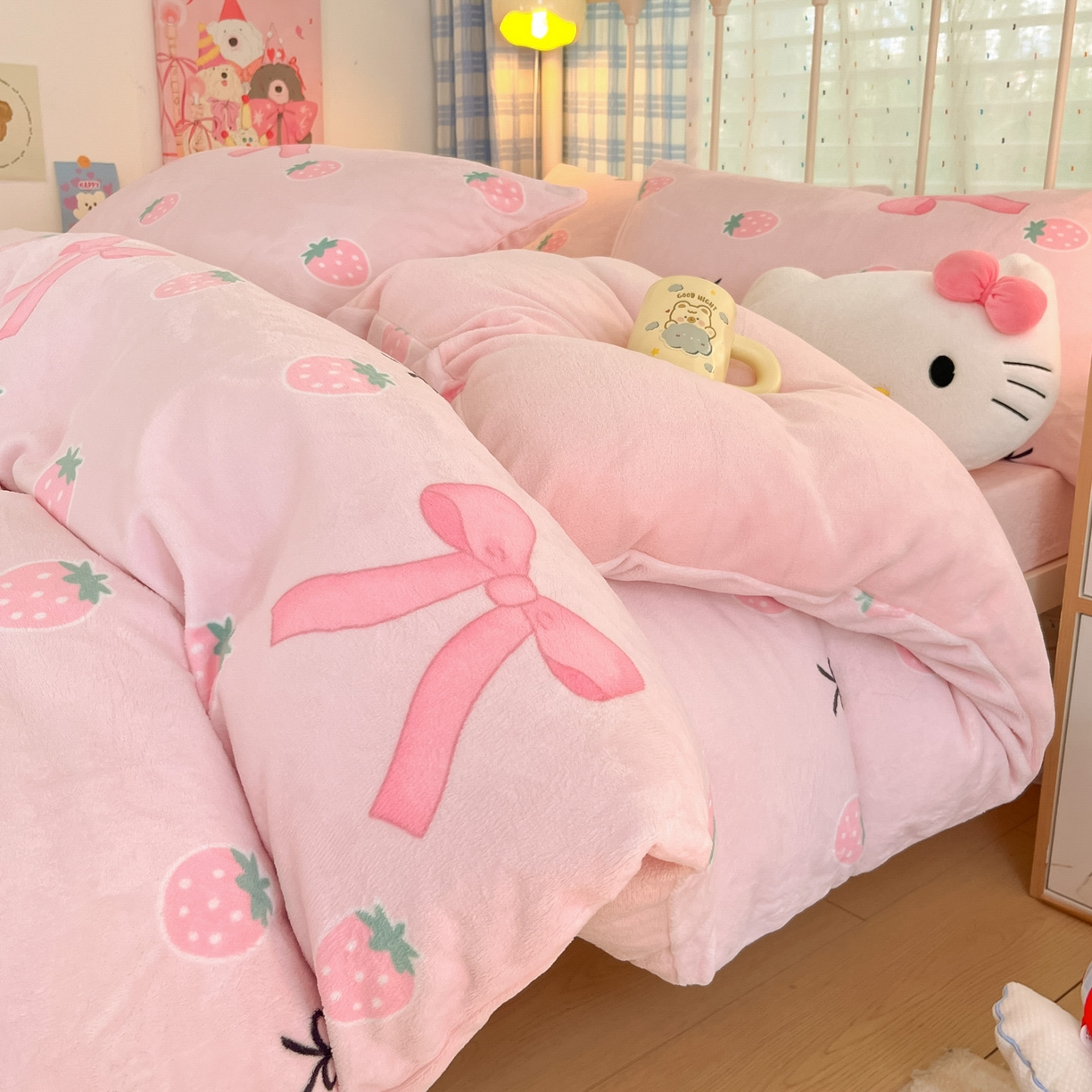 91家纺网 家纺一手货源 找家纺 梦洋家纺 2025新款软fufu加厚保暖可爱系牛奶绒宿舍床套件系列 草莓牛奶