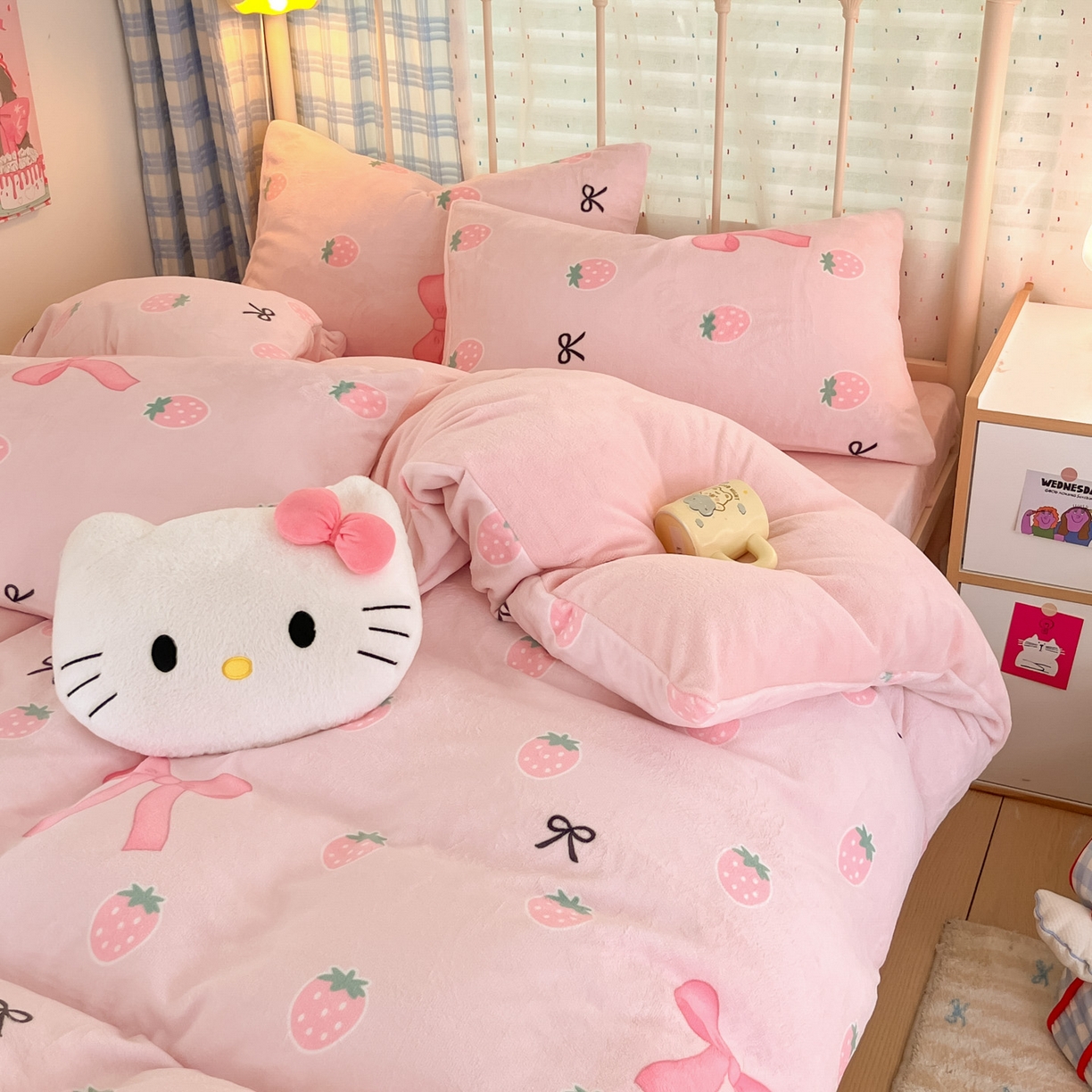 91家纺网 家纺一手货源 找家纺 梦洋家纺 2025新款软fufu加厚保暖可爱系牛奶绒宿舍床套件系列 草莓牛奶