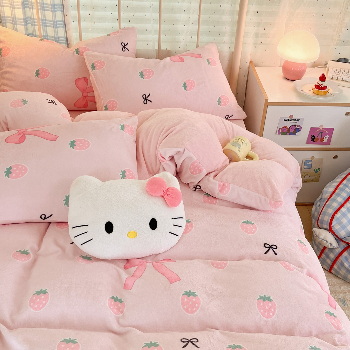 91家纺网 家纺一手货源 找家纺 梦洋家纺 2025新款软fufu加厚保暖可爱系牛奶绒宿舍床套件系列 草莓牛奶