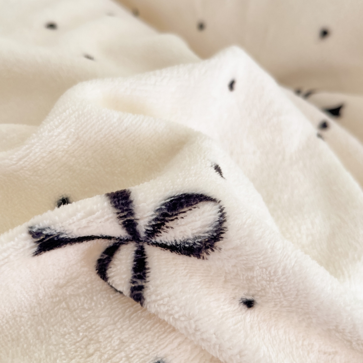 91家纺网 家纺一手货源 找家纺 梦洋家纺 2025新款软fufu加厚保暖可爱系牛奶绒宿舍床套件系列 蝴蝶点点心