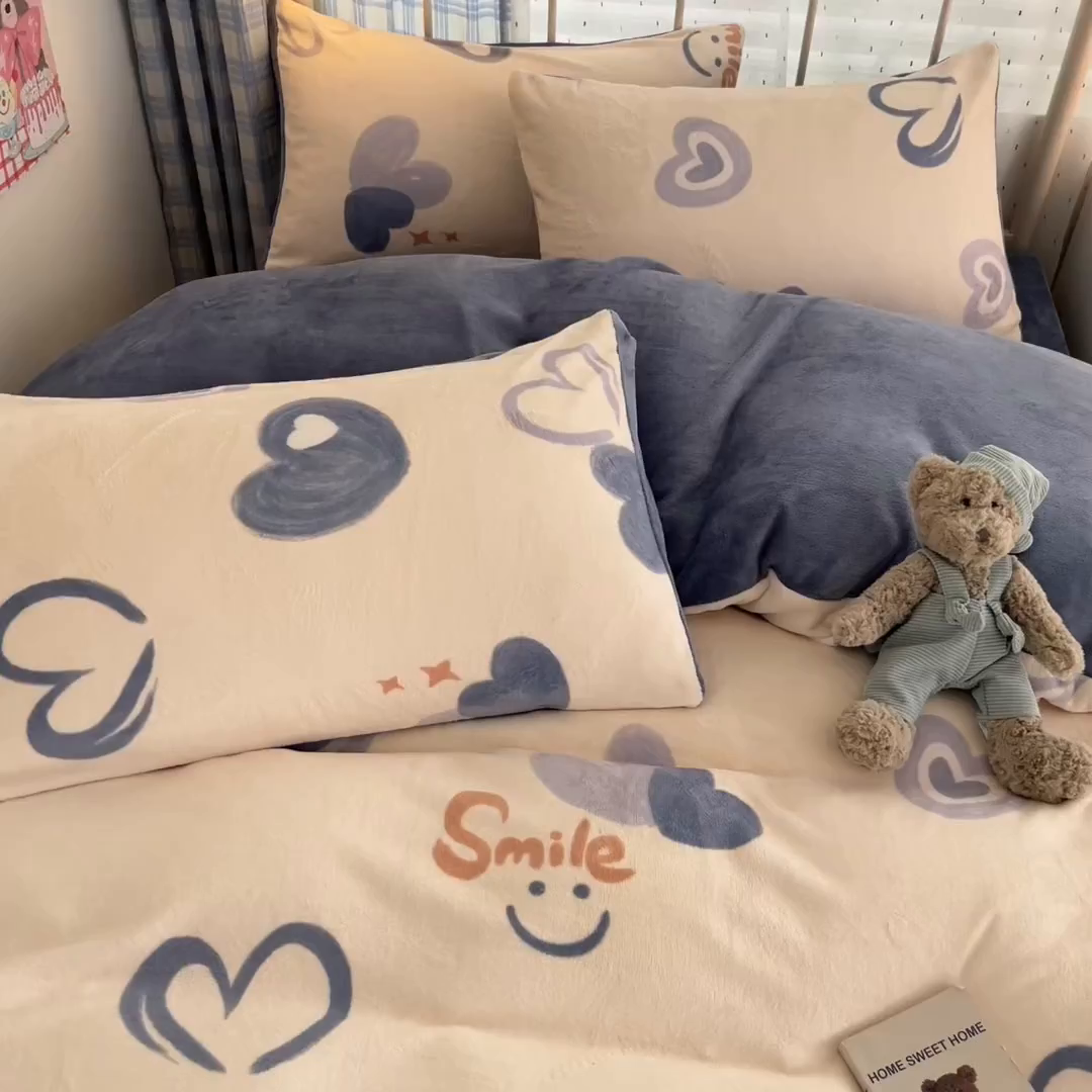 91家纺网 家纺一手货源 找家纺 梦洋家纺 2025新款软fufu加厚保暖可爱系牛奶绒宿舍床套件系列 蜡笔心