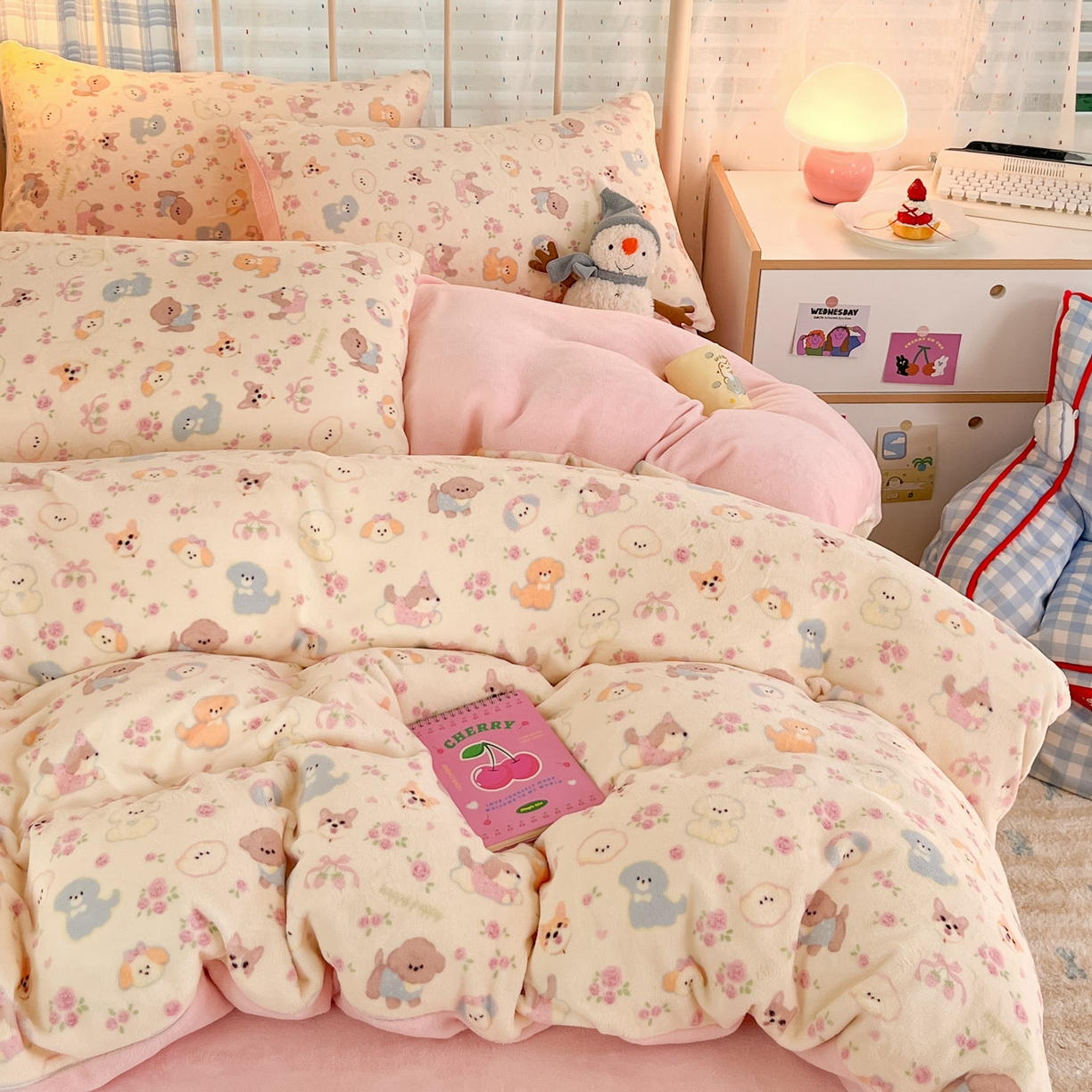 91家纺网 家纺一手货源 找家纺 梦洋家纺 2025新款软fufu加厚保暖可爱系牛奶绒宿舍床套件系列 卖萌修狗