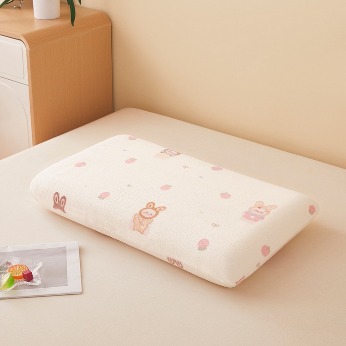 91家纺网 家纺一手货源 找家纺 翎盈家纺 2025新款牛奶绒深睡枕专用枕套面包记忆枕枕头套 草莓萌宝