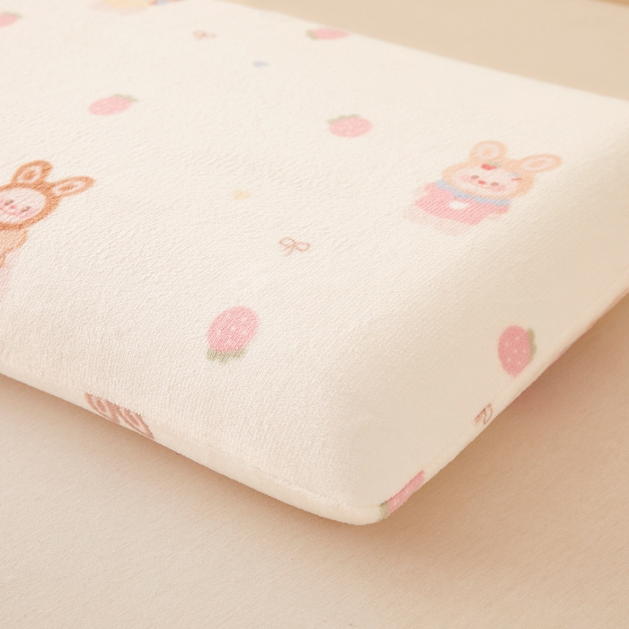 91家纺网 家纺一手货源 找家纺 翎盈家纺 2025新款牛奶绒深睡枕专用枕套面包记忆枕枕头套 草莓萌宝