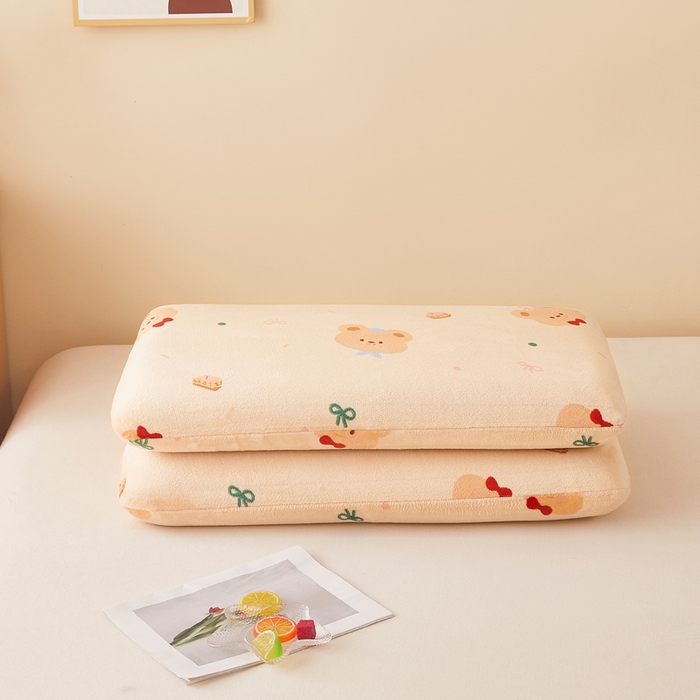 91家纺网 家纺一手货源 找家纺 翎盈家纺 2025新款牛奶绒深睡枕专用枕套面包记忆枕枕头套 黄油小熊