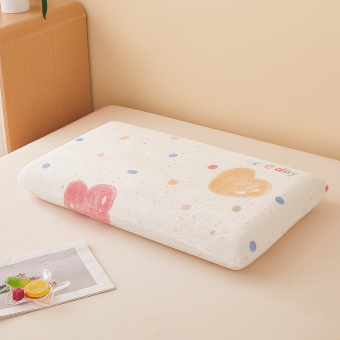 91家纺网 家纺一手货源 找家纺 翎盈家纺 2025新款牛奶绒深睡枕专用枕套面包记忆枕枕头套 炫彩爱心