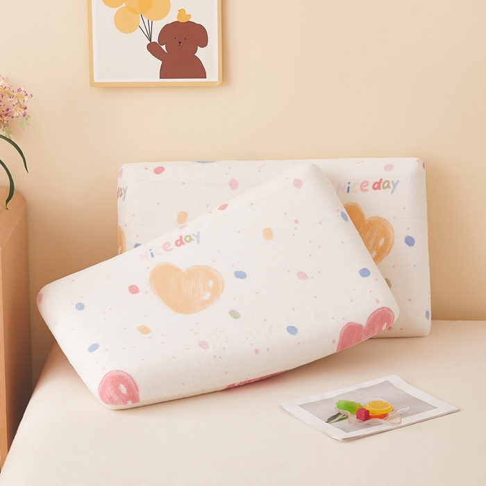 91家纺网 家纺一手货源 找家纺 翎盈家纺 2025新款牛奶绒深睡枕专用枕套面包记忆枕枕头套 炫彩爱心