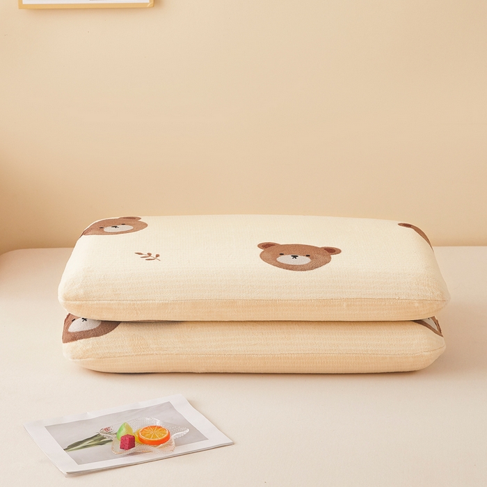 91家纺网 家纺一手货源 找家纺 翎盈家纺 2025新款牛奶绒深睡枕专用枕套面包记忆枕枕头套 开心小熊