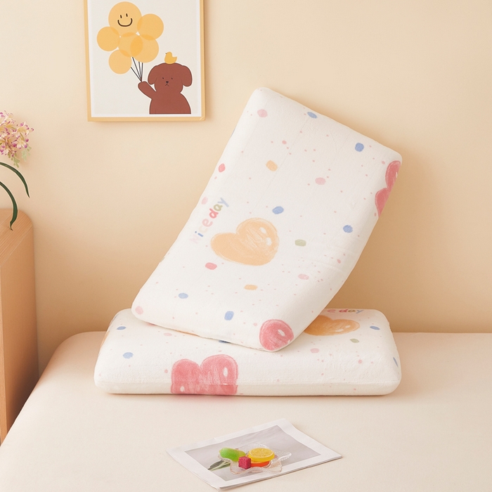 91家纺网 家纺一手货源 找家纺 翎盈家纺 2025新款牛奶绒深睡枕专用枕套面包记忆枕枕头套 炫彩爱心