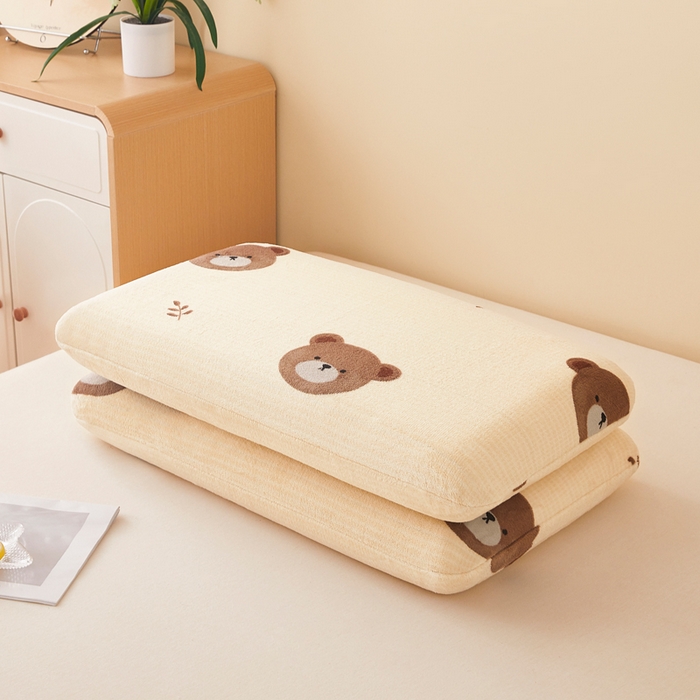 91家纺网 家纺一手货源 找家纺 翎盈家纺 2025新款牛奶绒深睡枕专用枕套面包记忆枕枕头套 开心小熊