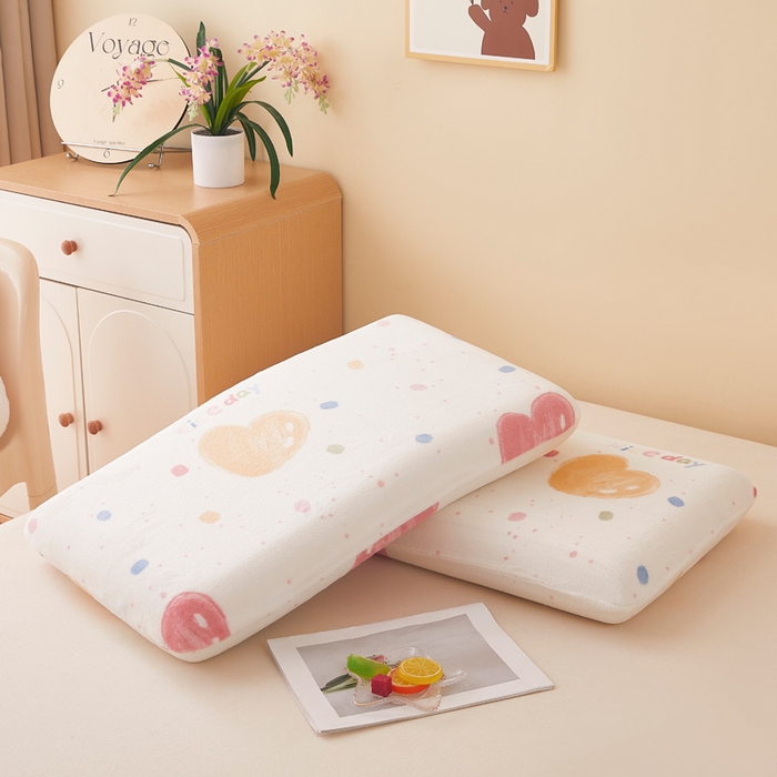 91家纺网 家纺一手货源 找家纺 翎盈家纺 2025新款牛奶绒深睡枕专用枕套面包记忆枕枕头套 炫彩爱心