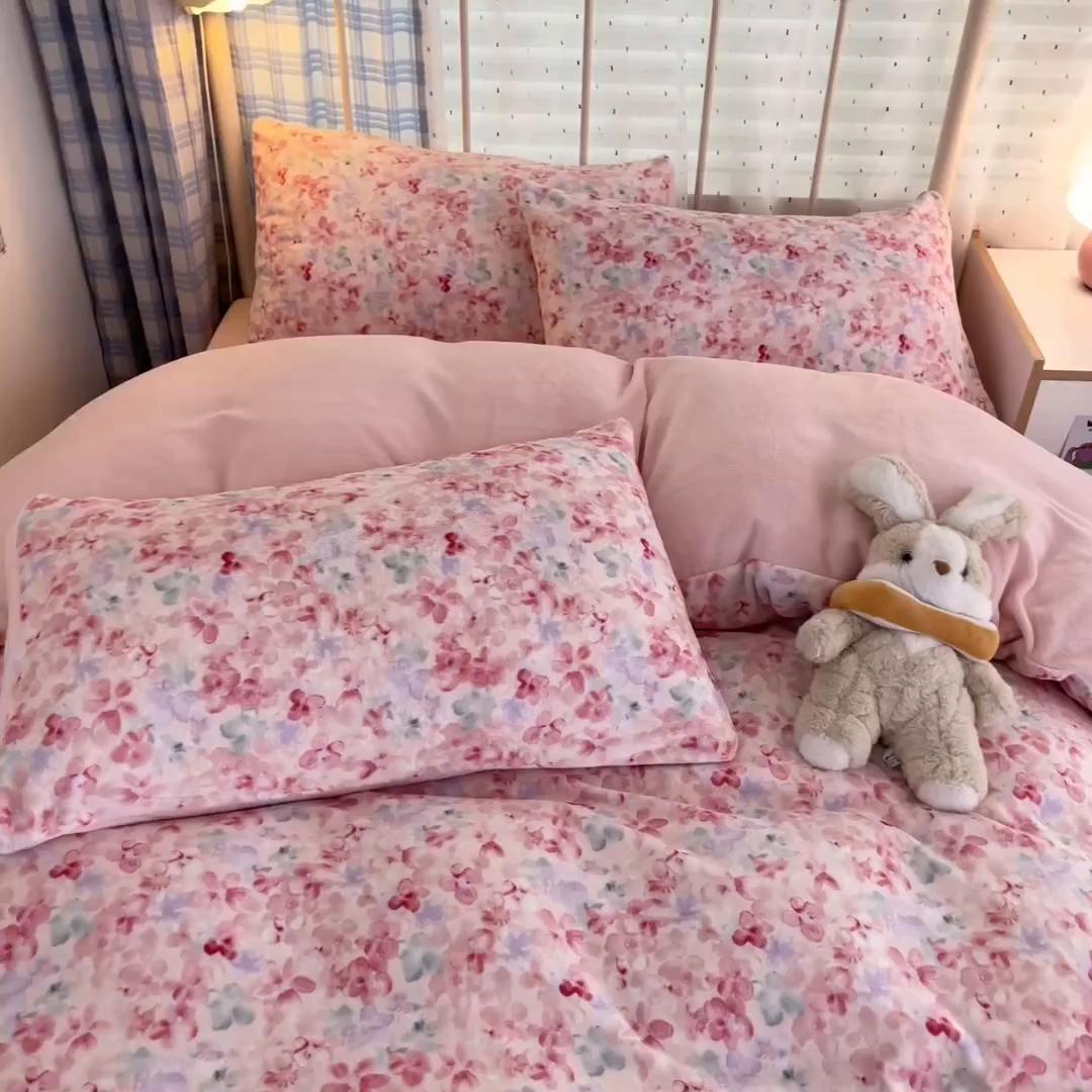 91家纺网 家纺一手货源 找家纺 梦洋家纺 2025新款软fufu加厚保暖可爱系牛奶绒宿舍床套件系列 玫瑰粉黛