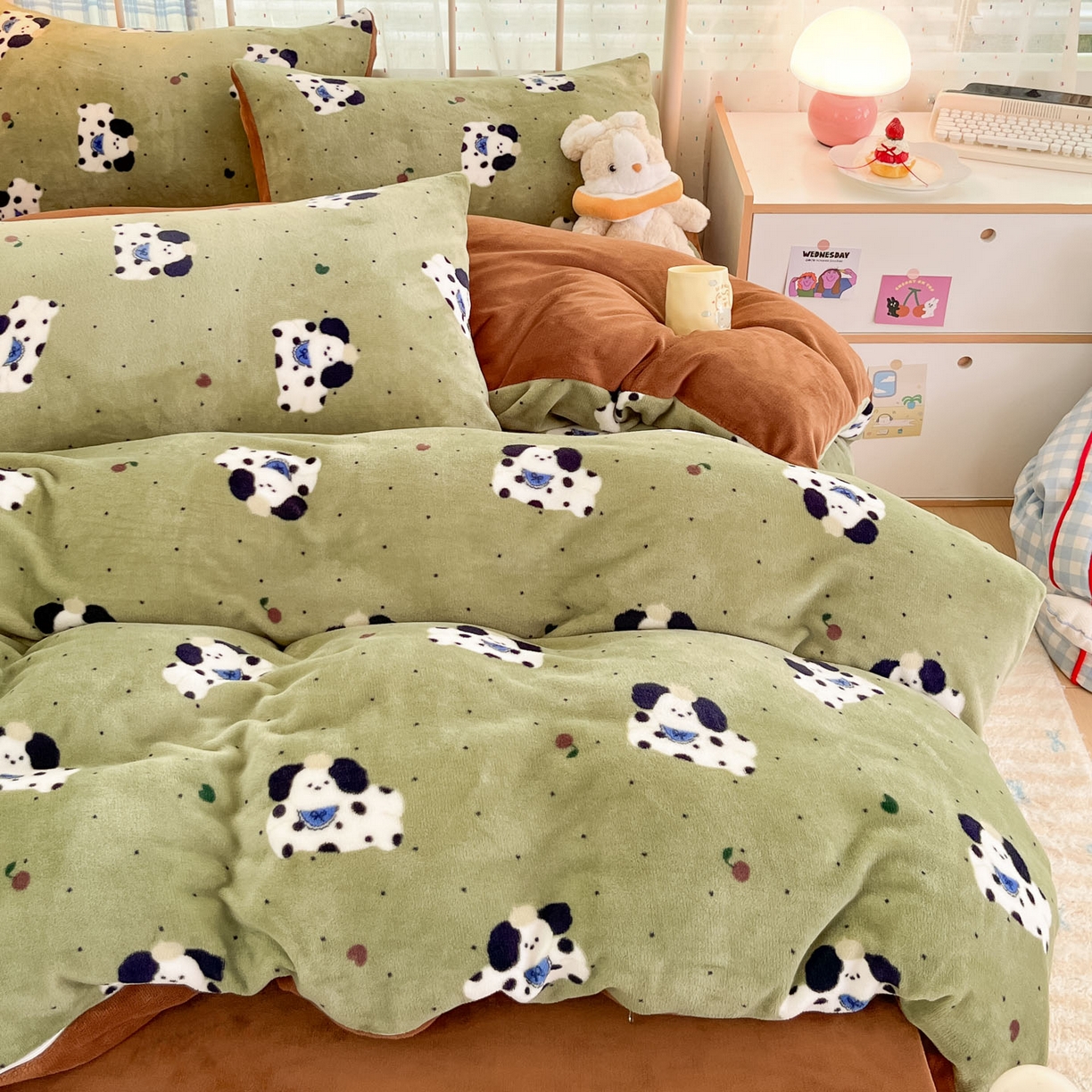 91家纺网 家纺一手货源 找家纺 梦洋家纺 2025新款软fufu加厚保暖可爱系牛奶绒宿舍床套件系列 抹茶绿狗