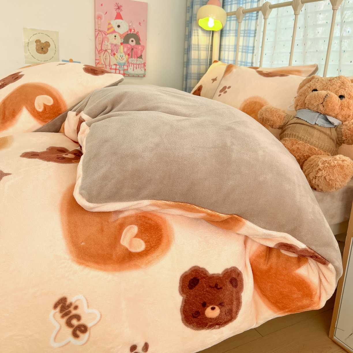 91家纺网 家纺一手货源 找家纺 梦洋家纺 2025新款软fufu加厚保暖可爱系牛奶绒宿舍床套件系列 巧克力熊