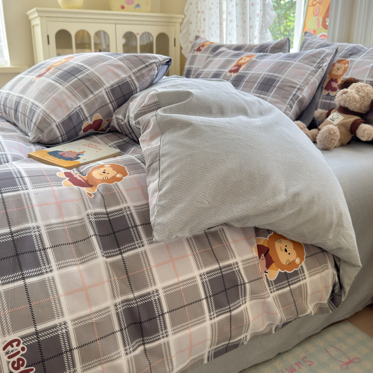 91家纺网 家纺一手货源 找家纺 清雅福 2026春夏新品全棉13070萌趣系列四件套 森林日记-灰格