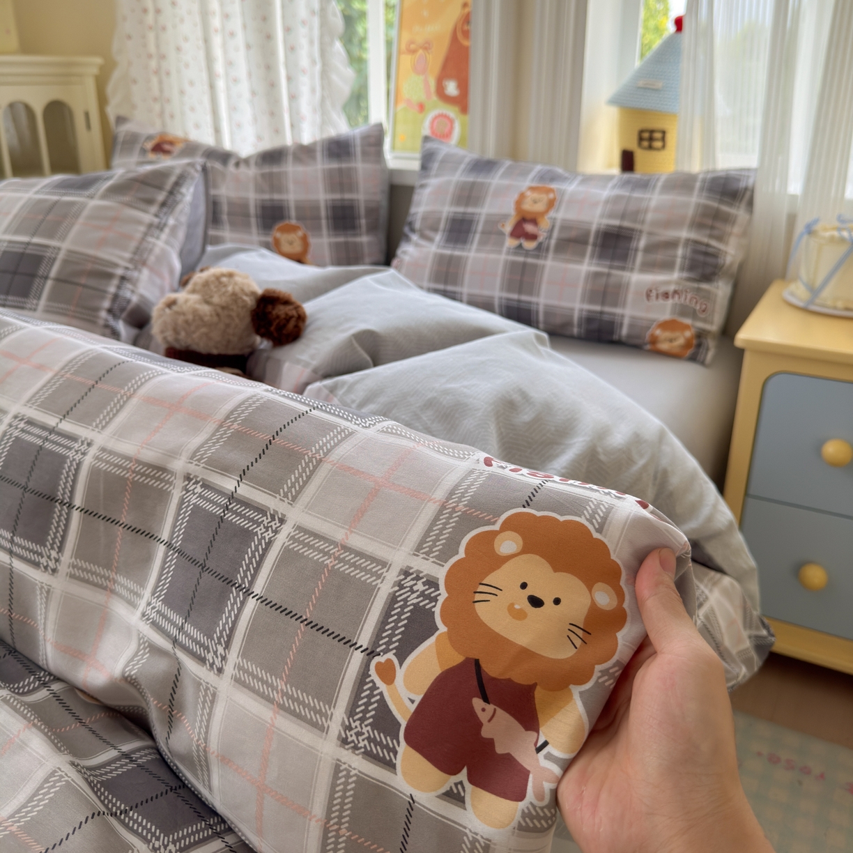 91家纺网 家纺一手货源 找家纺 清雅福 2026春夏新品全棉13070萌趣系列四件套 森林日记-灰格