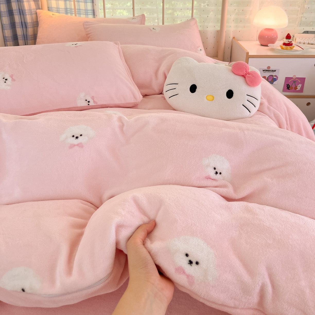 91家纺网 家纺一手货源 找家纺 梦洋家纺 2025新款软fufu加厚保暖可爱系牛奶绒宿舍床套件系列 绒绒小狗-粉