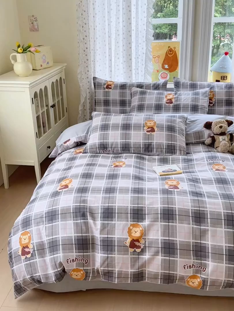 91家纺网 家纺一手货源 找家纺 清雅福 2026春夏新品全棉13070萌趣系列四件套 森林日记-灰格