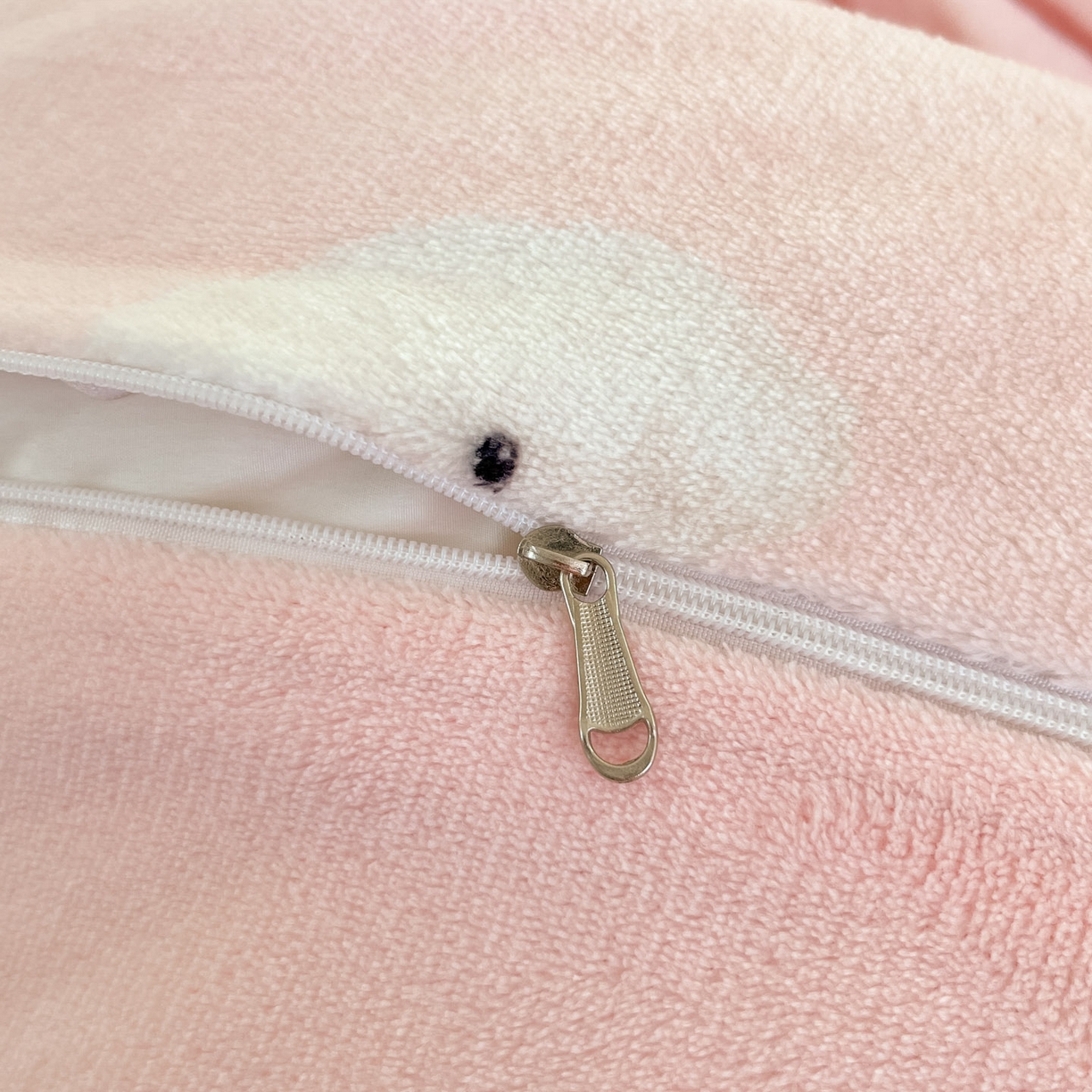 91家纺网 家纺一手货源 找家纺 梦洋家纺 2025新款软fufu加厚保暖可爱系牛奶绒宿舍床套件系列 绒绒小狗-粉