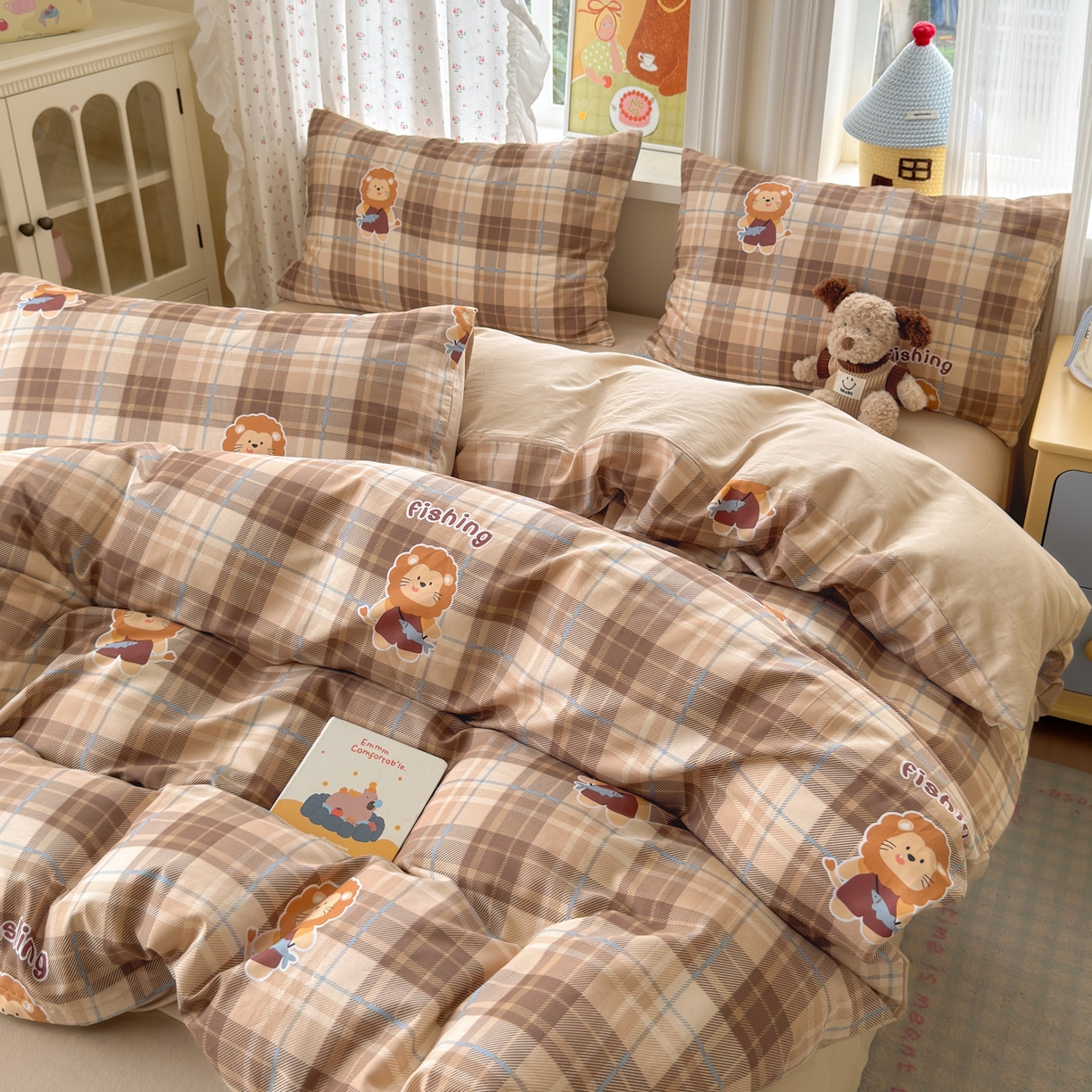 91家纺网 家纺一手货源 找家纺 清雅福 2026春夏新品全棉13070萌趣系列四件套 森林日记-咖格