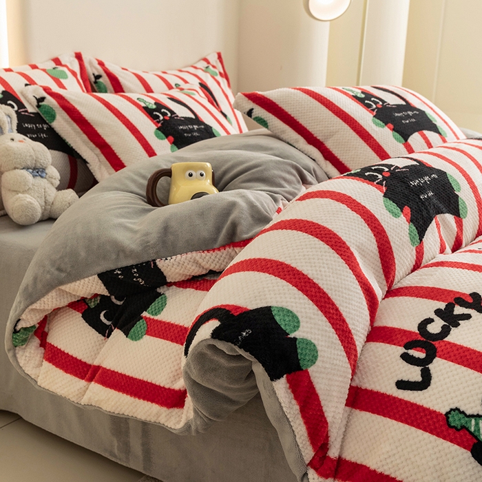 91家纺网 家纺一手货源 找家纺 倾慕家纺 2026新款立体菠萝格印花保暖单被套 红黑猫