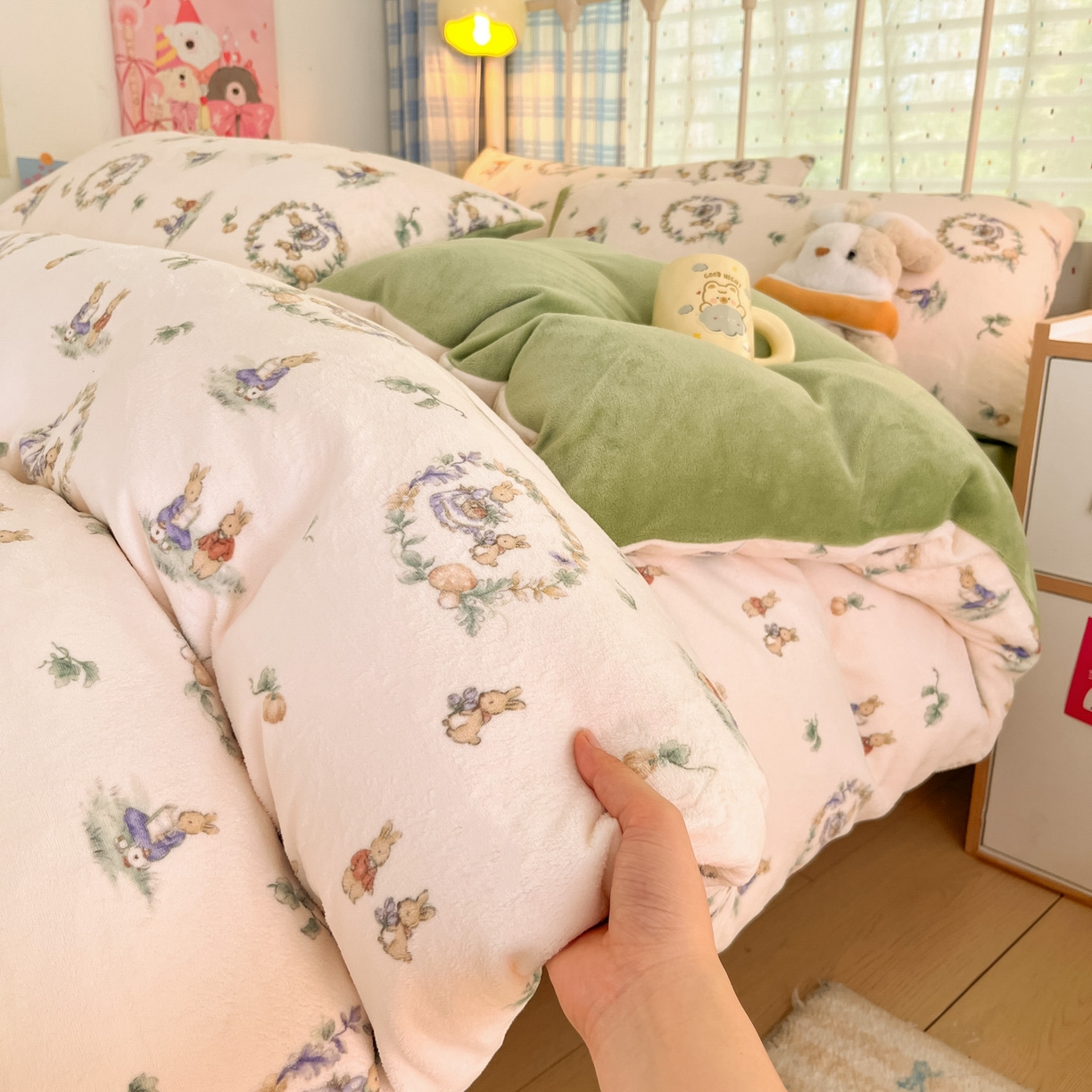 91家纺网 家纺一手货源 找家纺 梦洋家纺 2025新款软fufu加厚保暖可爱系牛奶绒宿舍床套件系列 小兔幻境