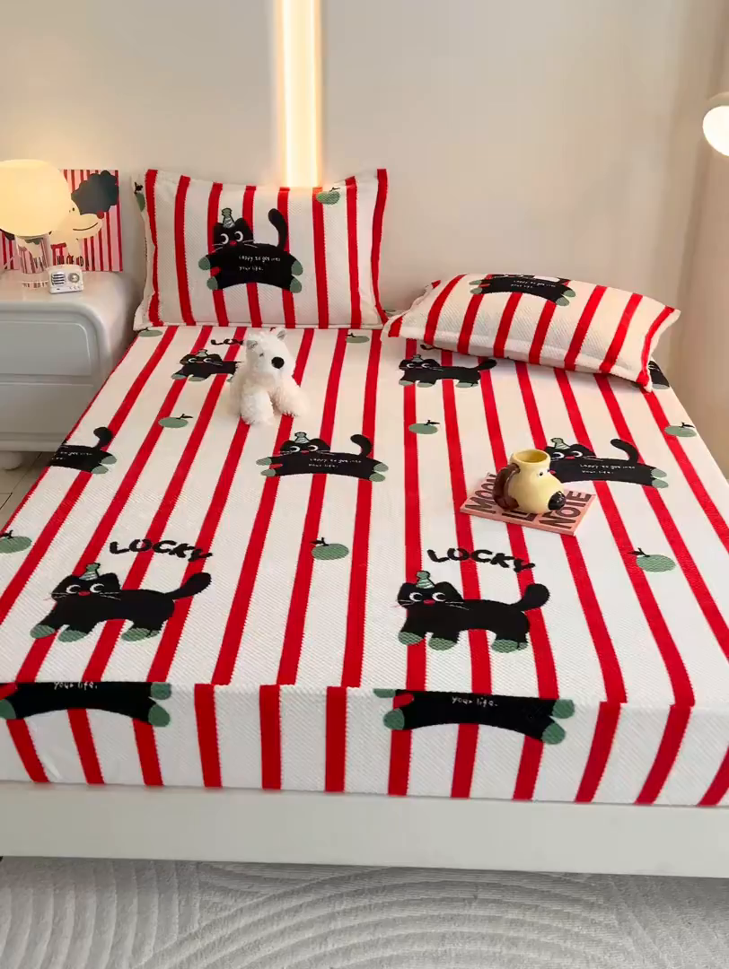 91家纺网 家纺一手货源 找家纺 倾慕家纺 2026新款立体菠萝格印花保暖床笠 红黑猫