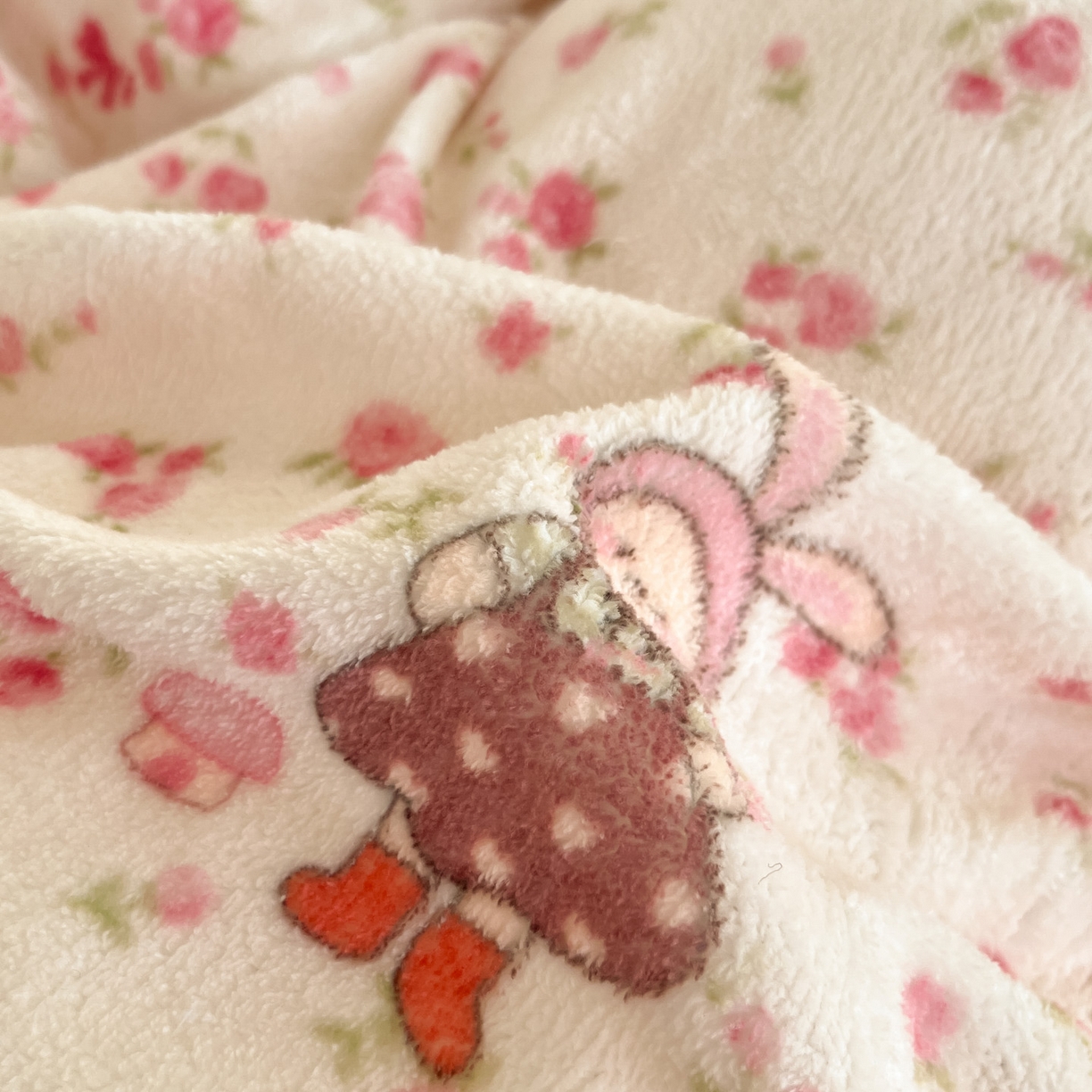 91家纺网 家纺一手货源 找家纺 梦洋家纺 2025新款软fufu加厚保暖可爱系牛奶绒宿舍床套件系列 小兔舞