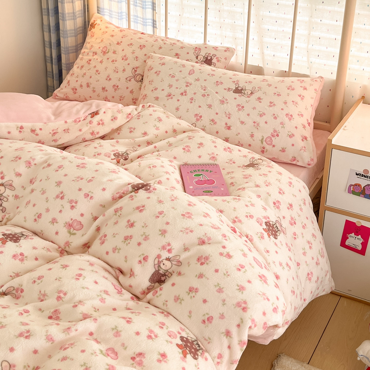 91家纺网 家纺一手货源 找家纺 梦洋家纺 2025新款软fufu加厚保暖可爱系牛奶绒宿舍床套件系列 小兔舞