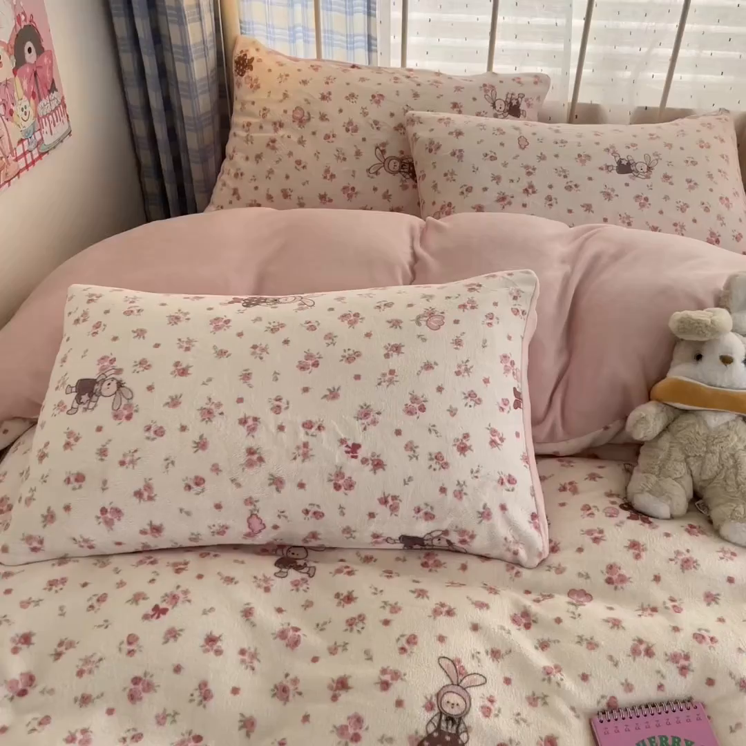 91家纺网 家纺一手货源 找家纺 梦洋家纺 2025新款软fufu加厚保暖可爱系牛奶绒宿舍床套件系列 小兔舞
