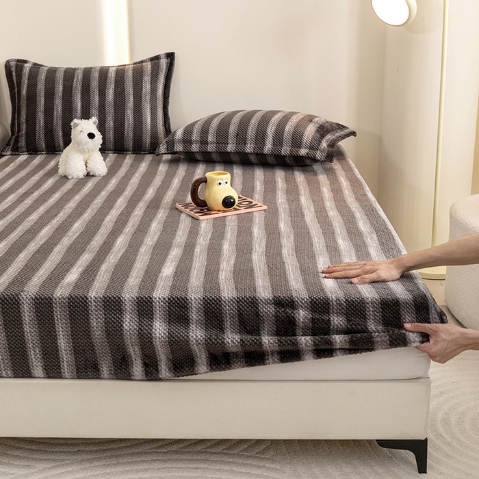 91家纺网 家纺一手货源 找家纺 倾慕家纺 2026新款立体菠萝格印花保暖床笠 个性灰